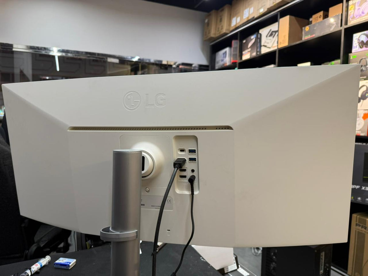 Lg ultra wide 4K  75 hz 38 inch Model 38wp85c